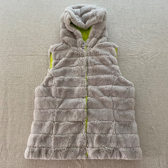 Be Boundless Reversible Hooded Vest in Neon Green and Gray Fur - Size M - Picture 6 of 8